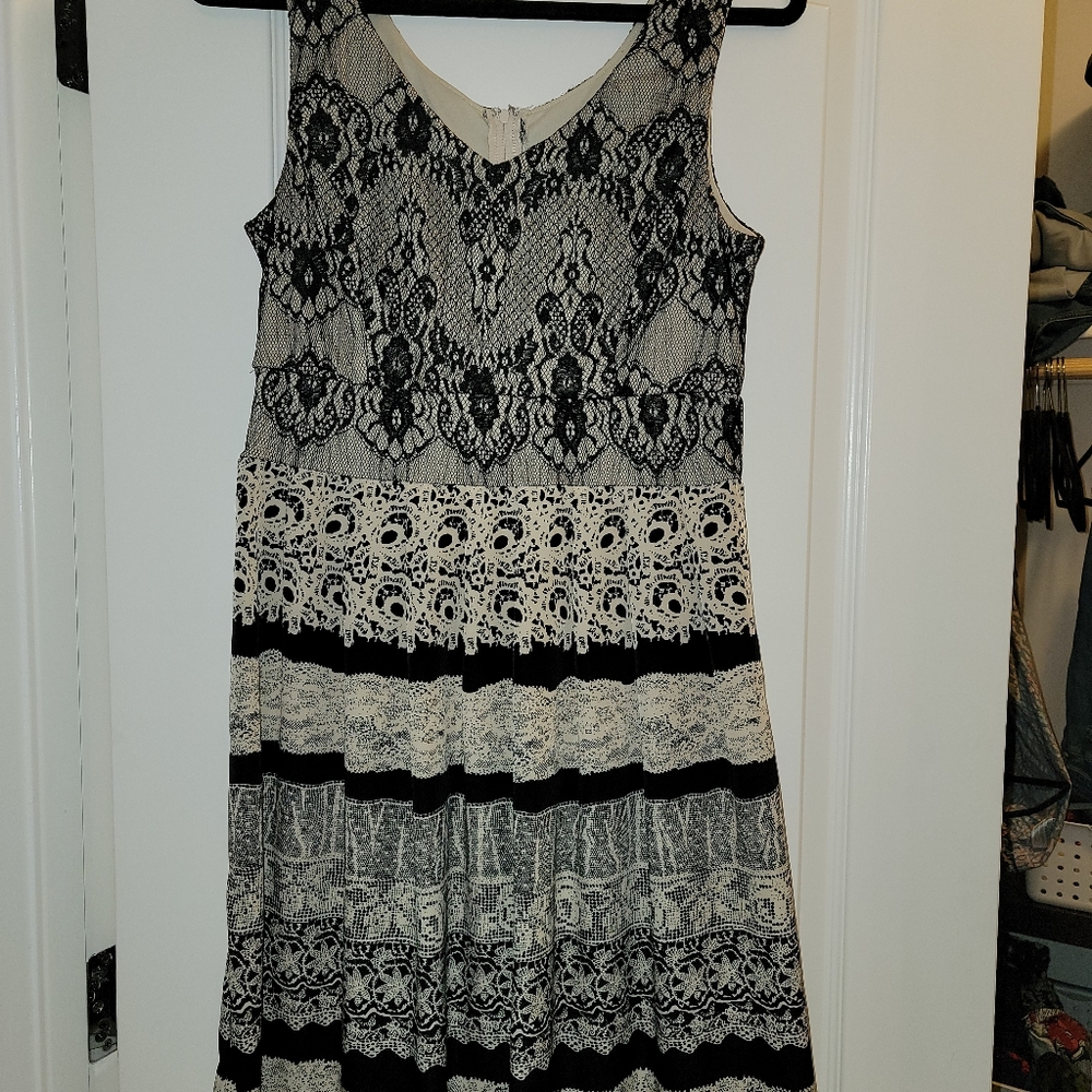 Black and Cream lace design sleeveless dress